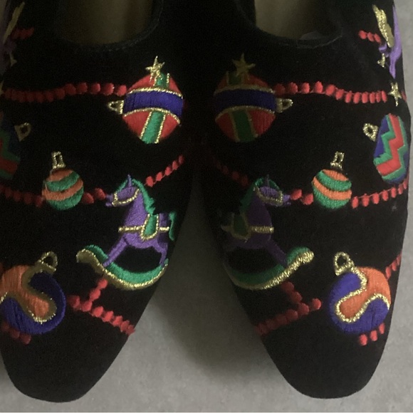 Ellemenno holiday slides Sz 7 black velvet shoes embellished - Picture 4 of 5